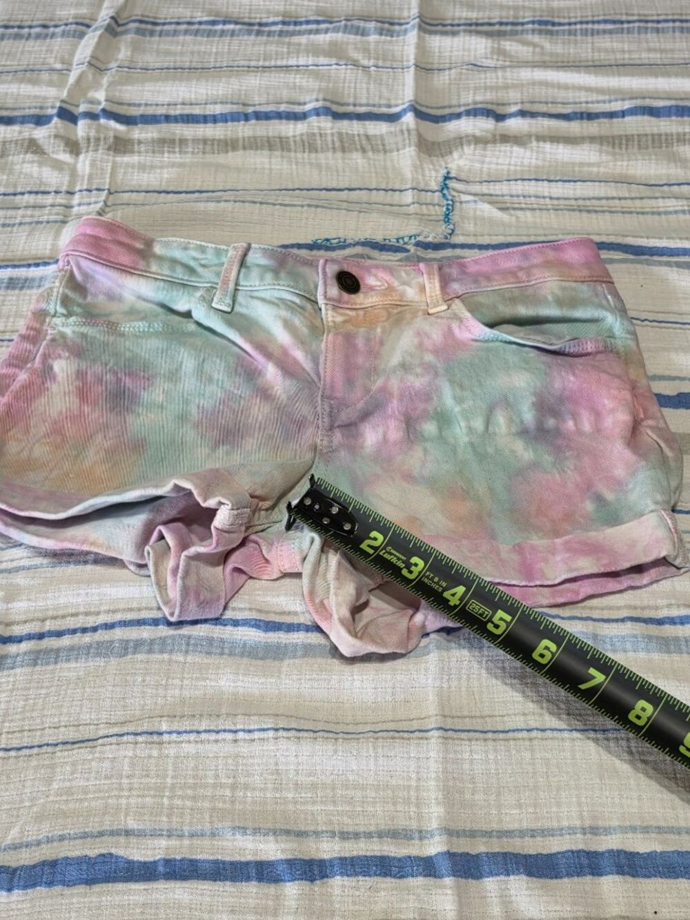 SO Kohl's Girls Mid-Rise Shortie Tie-Dye Denim Shorts Pastels Size 14 - Picture 4 of 6